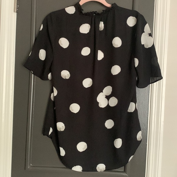 🖤🤍TAHARI Black and White Polka Dot Blouse - Picture 8 of 9